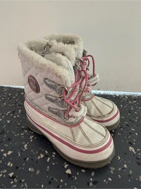 Totes Girls White and Pink Faux-Fur Winter Snow Boots